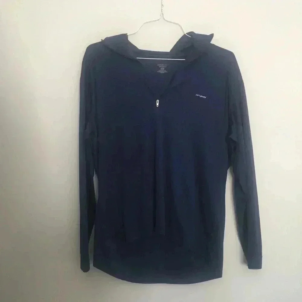 Patagonia men’s long sleeve navy half zip top